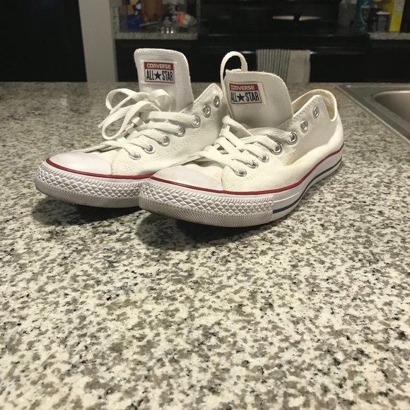 Men's Size 9 Converse Chuck Taylors White - Picture 1 of 3